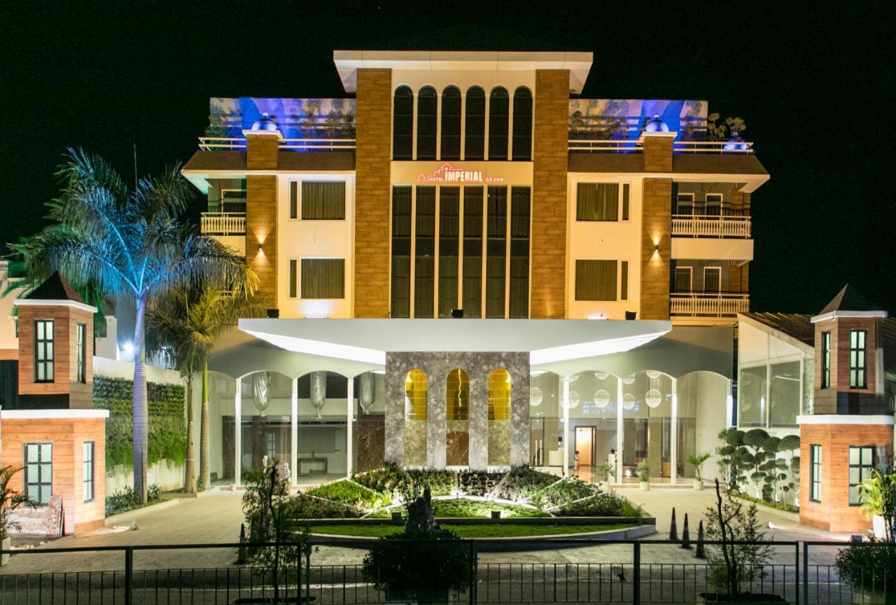 The Imperial Grand Hotel Uddzsaín Kültér fotó